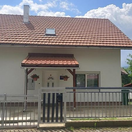 Keti Appartement Plaški Buitenkant foto